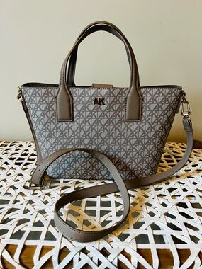 Like new! Ann Klein Brown Signature Tote Bag with Detachable Strap.